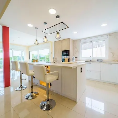 Ikigai Lux Ideal Familias Piscina Y Aircon Вилла Калелья
