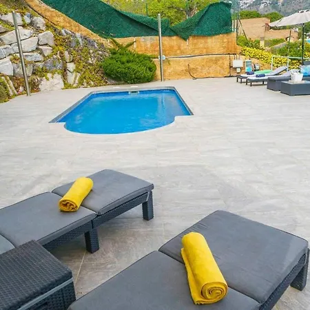 Ikigai Lux Ideal Familias Piscina Y Aircon Вілла *